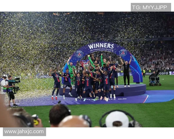 巴黎圣日耳曼官方宣布姆巴佩将继续留队,球迷鼓掌欢呼 巴黎圣日耳曼官方宣布姆巴佩将继续留队,球迷鼓掌欢呼